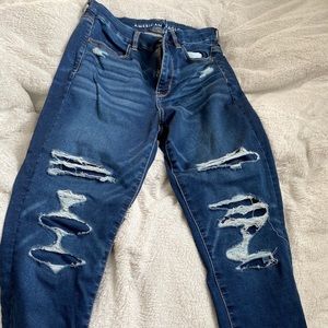 AMERICAN EAGLE HIGH WAIST JEANS